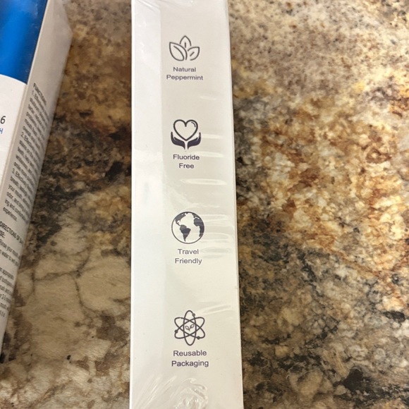 Fresh Breath Toothpaste - Blue - Picture 4 of 4